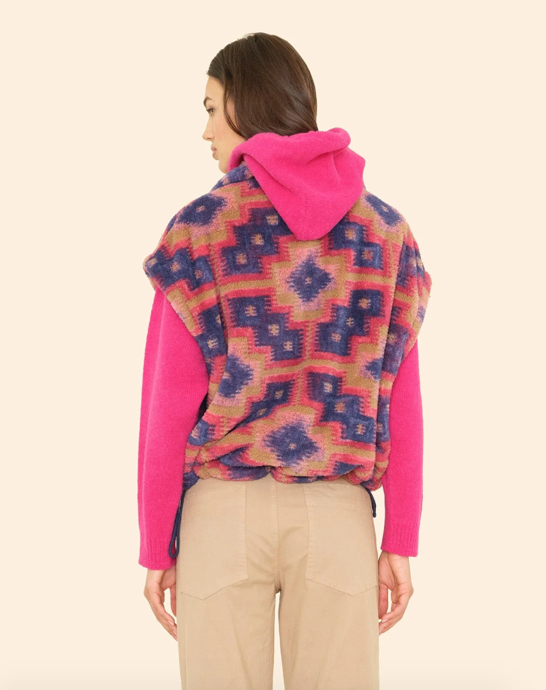 Person wearing Xirena Ravena Fleece Vest Mosaic Tile