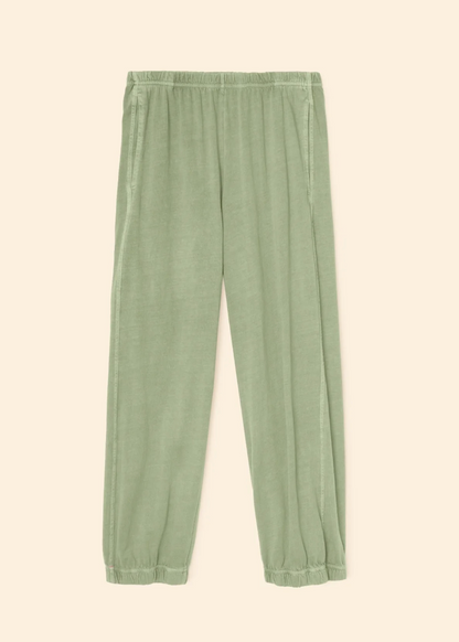 Xirena Womens Crispin Sweatpant in Vintage Olive Leaf