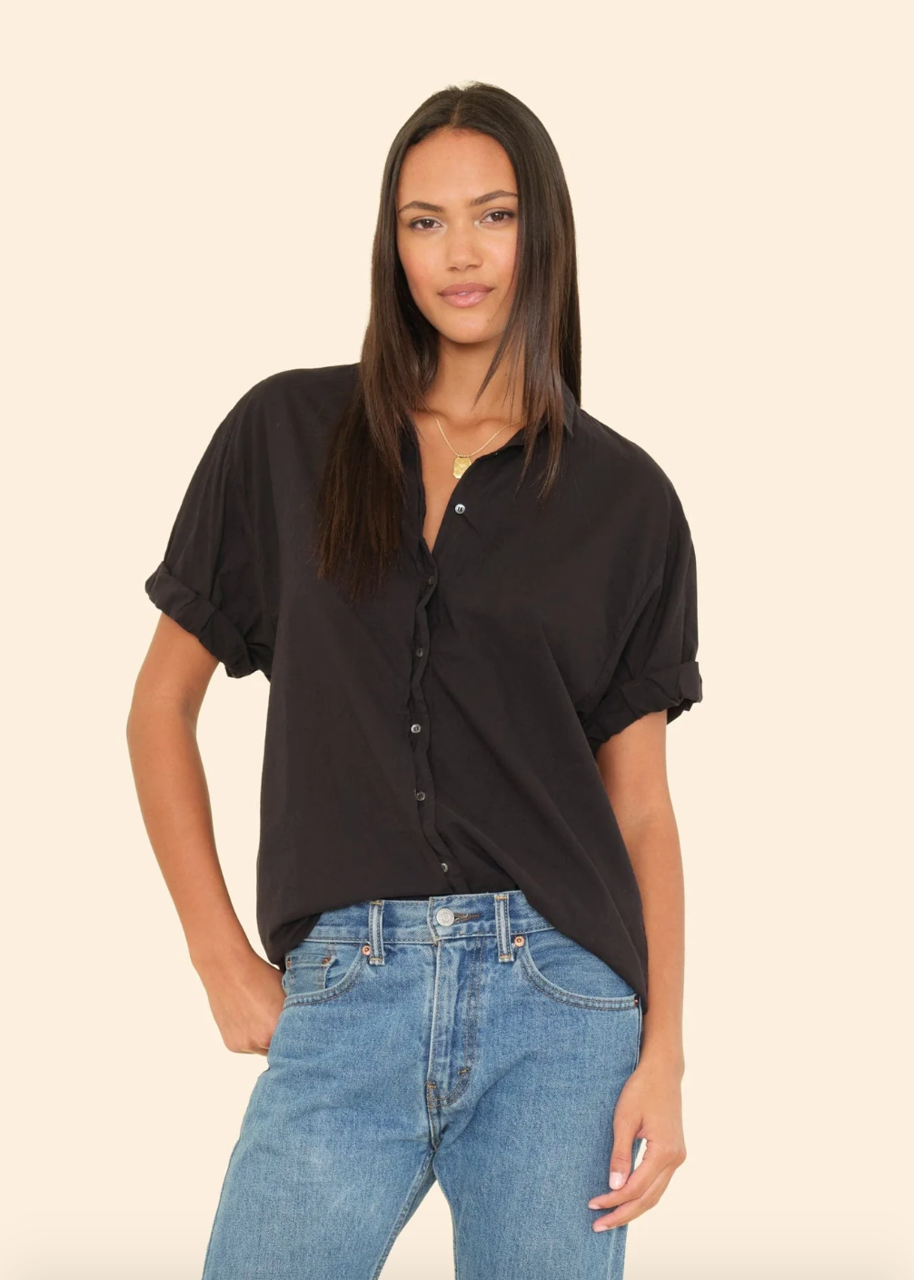 Person wearing Xirena womens Channing Shirt in Black