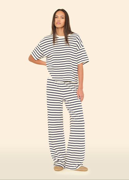 Person wearing Xirena womens Emmette Sweatpant in Natural Stripe