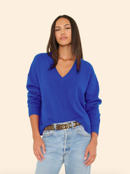 Person wearing Xirena womens Jodie Sweater in Bright Cobalt Cashmere