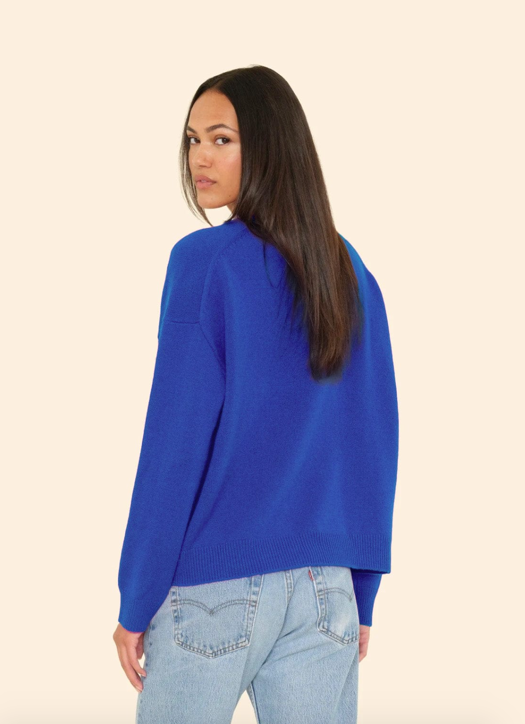 Person wearing Xirena womens Jodie Sweater in Bright Cobalt Cashmere