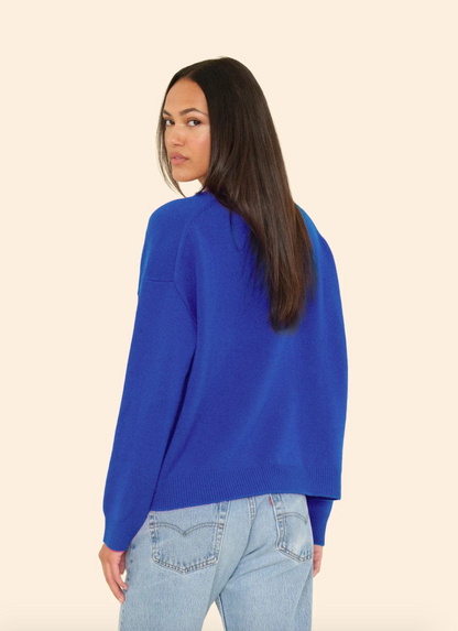 Person wearing Xirena womens Jodie Sweater in Bright Cobalt Cashmere