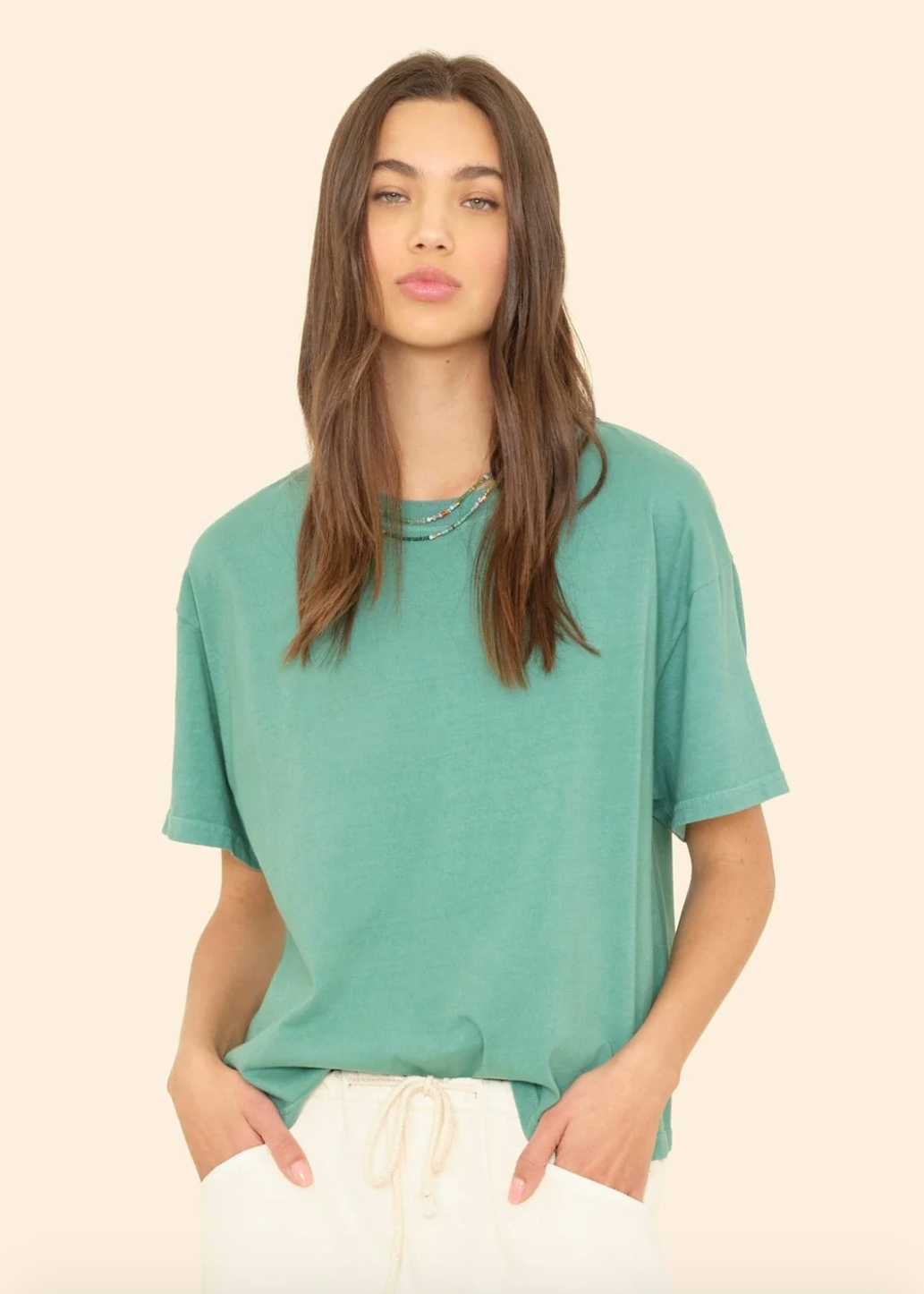 Person wearing Xirena womens Palmer Tee shirt in Field Green