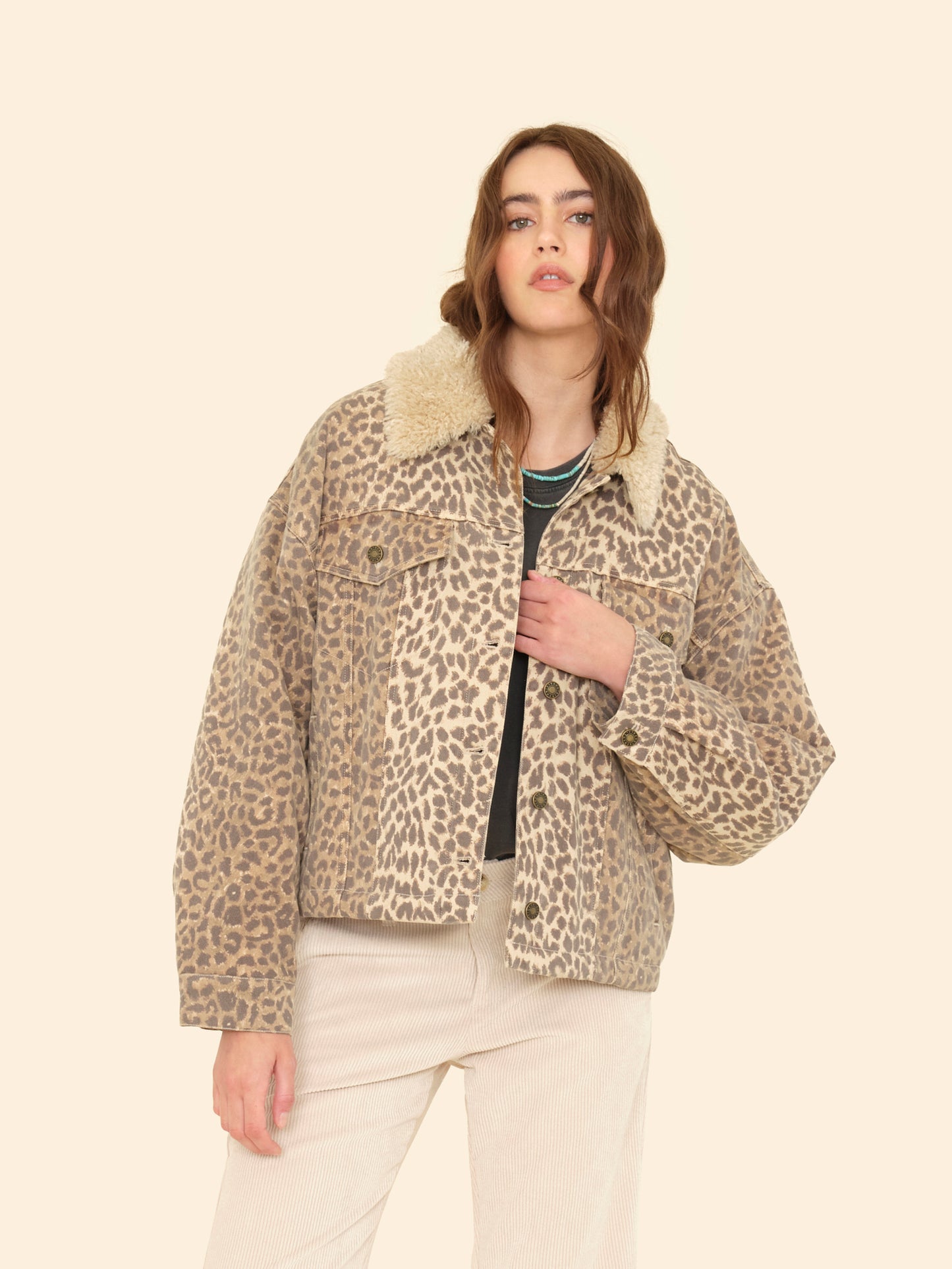 Person wearing Xirena womens Ryko Jacket in sable print