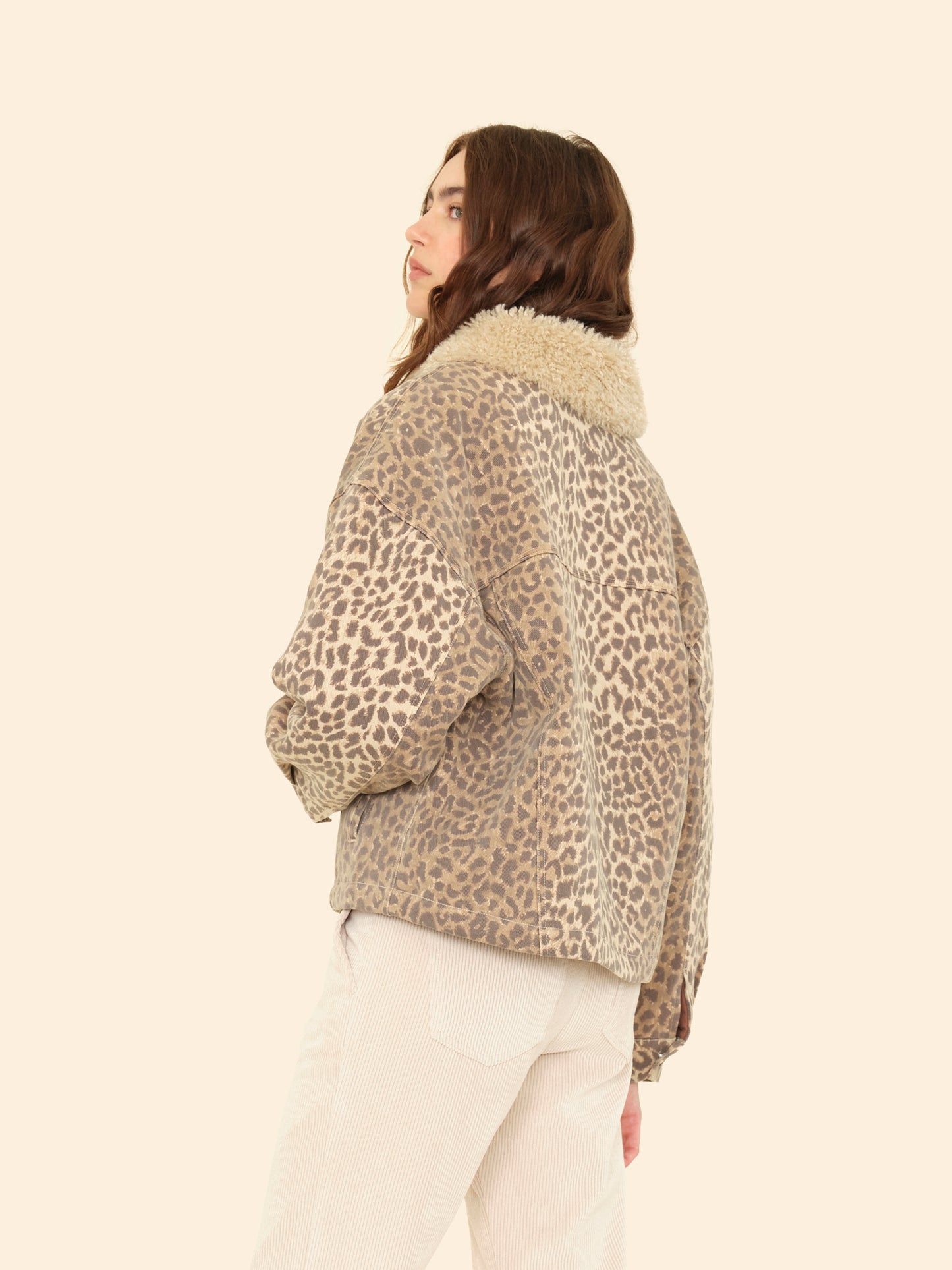 Person wearing Xirena womens Ryko Jacket in sable print