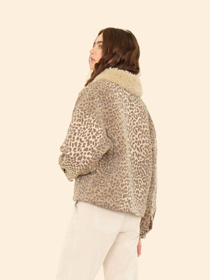 Person wearing Xirena womens Ryko Jacket in sable print