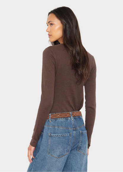 person wearing Xirena womens cotton cashmere Crewe Sweater in Brazil nut brown