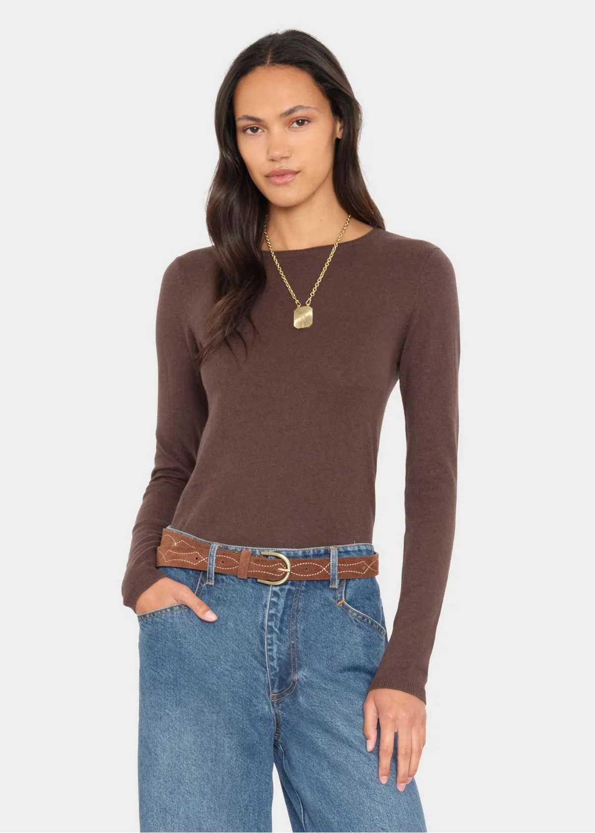 person wearing Xirena womens cotton cashmere Crewe Sweater in Brazil nut brown