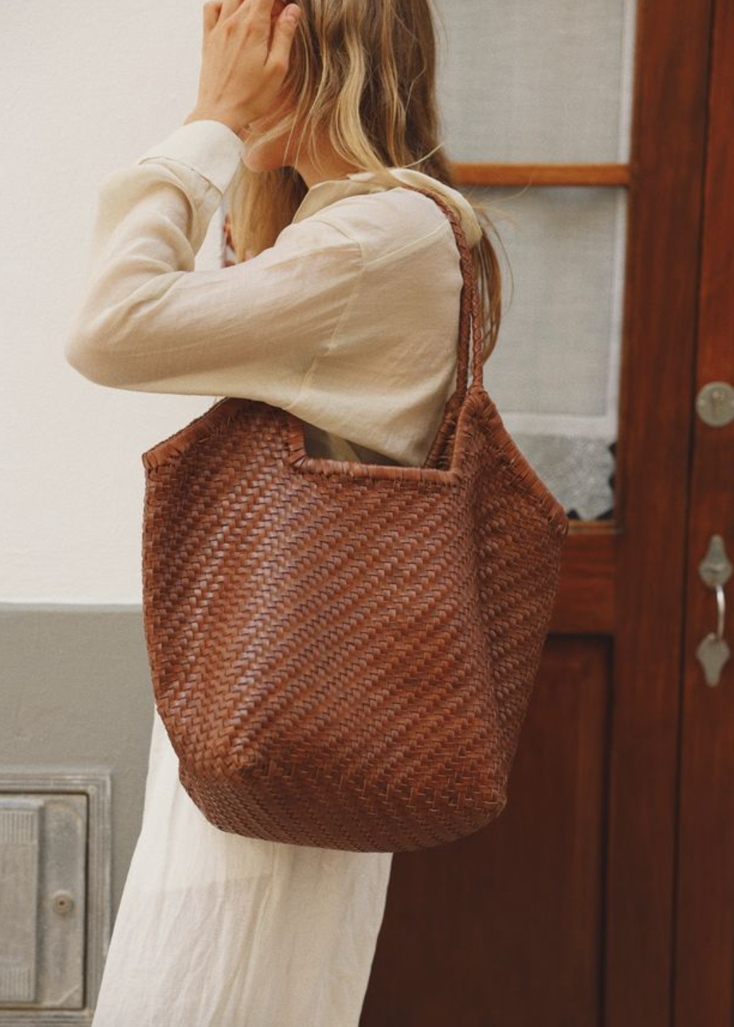 person wearing bembien Selene Tote in Sienna