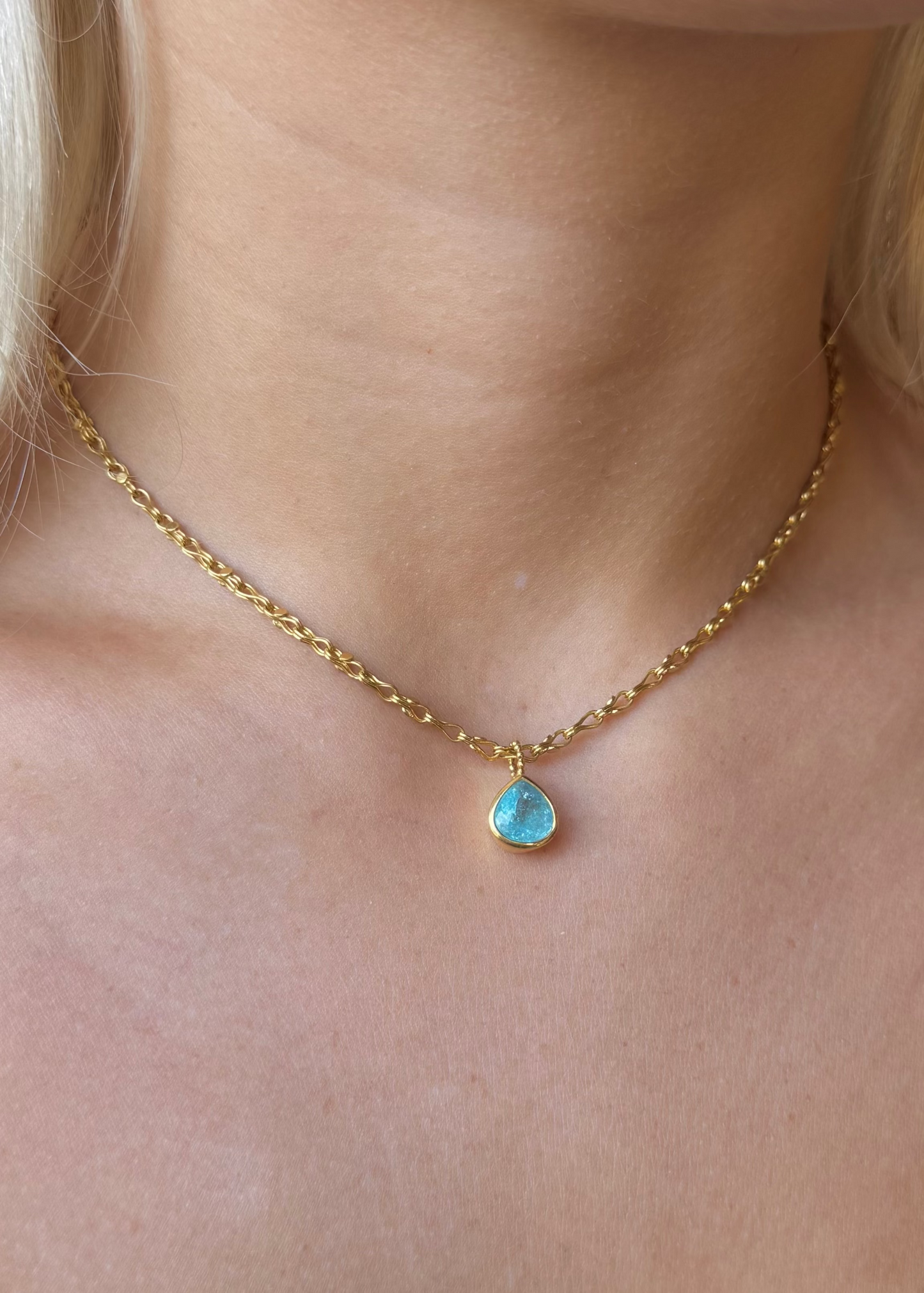 person wearing camille beinhorn fine jewelry 22k yellow gold Handwoven Chain Necklace One-of-a-Kind Paraiba Tourmaline Bezel Pendant