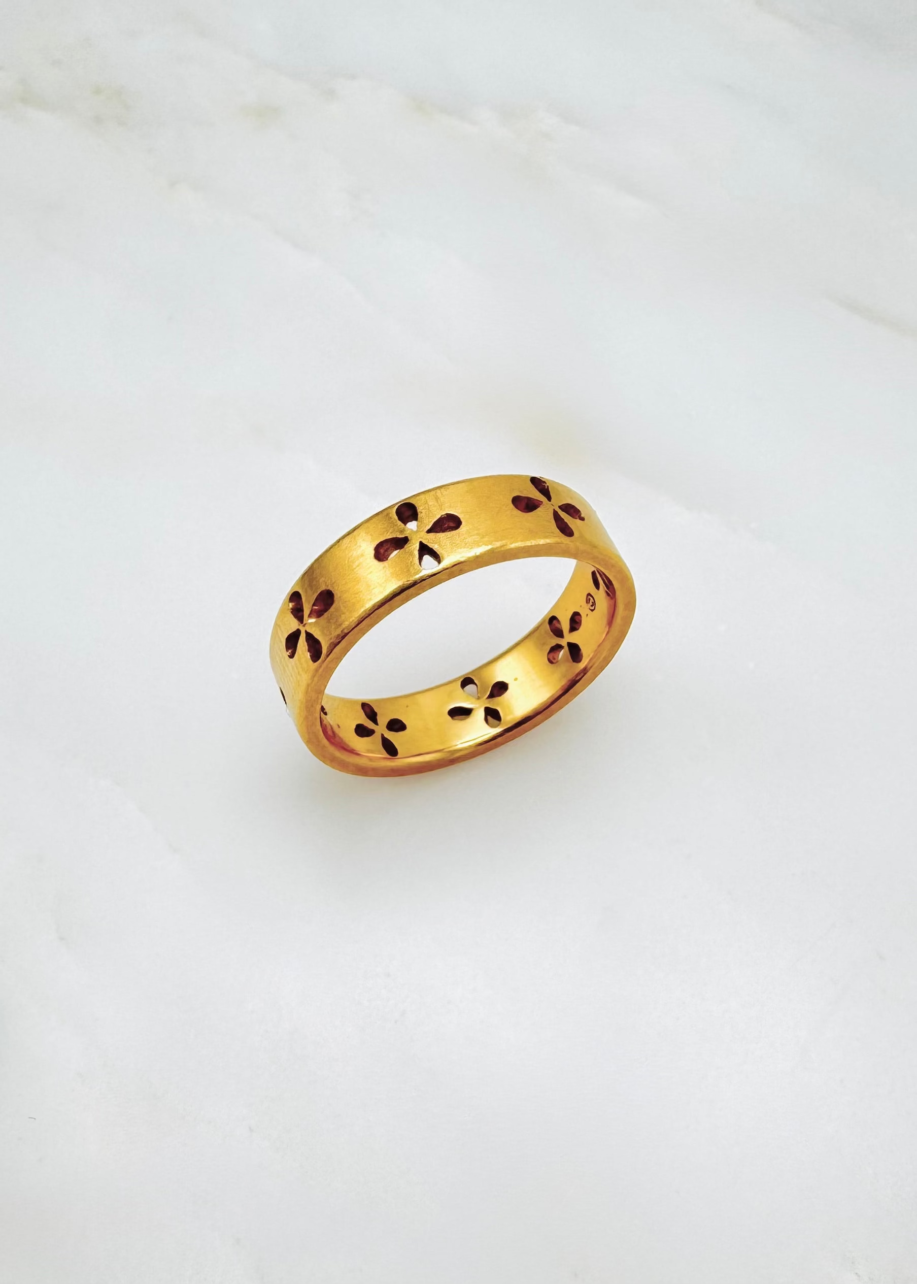 cathy waterman fine jewelry 22k apricot gold Cut Out Flower Band