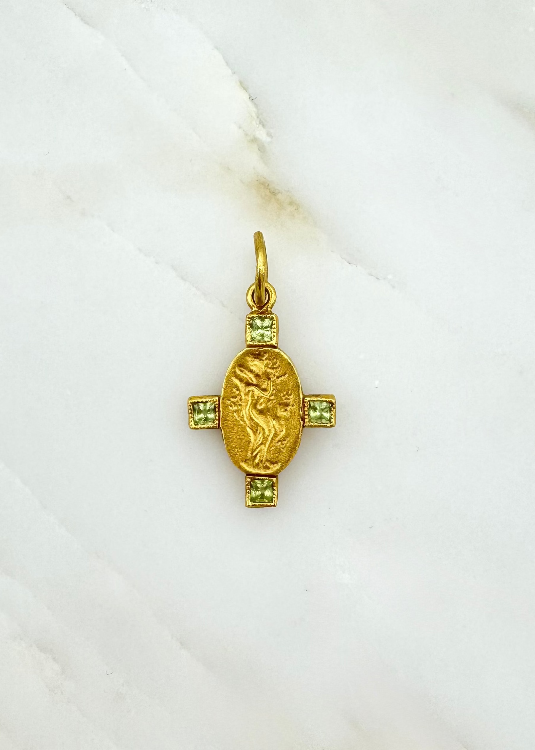 cathy waterman fine jewelry 22k yellow gold Sprite Charm with Peridot