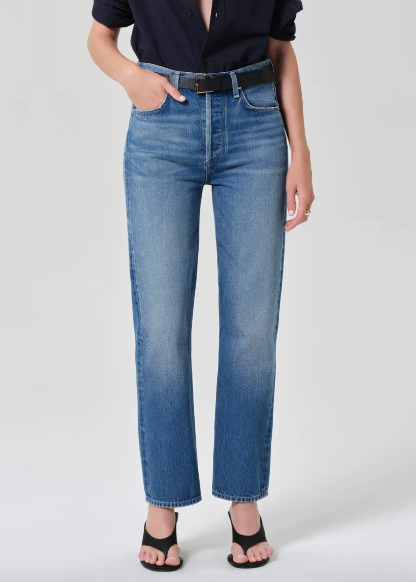 person wearing citizens of humanity denim Blaine Vintage Straight In Jonie