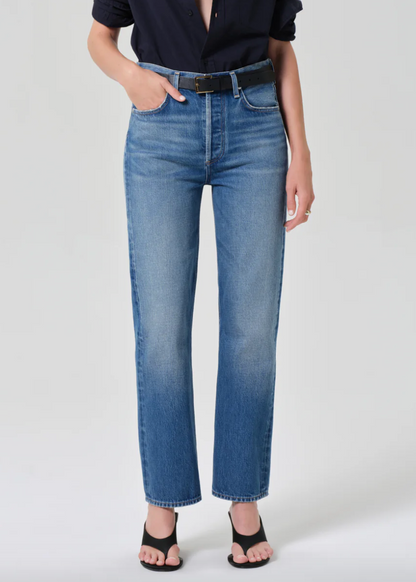 person wearing citizens of humanity denim Blaine Vintage Straight In Jonie