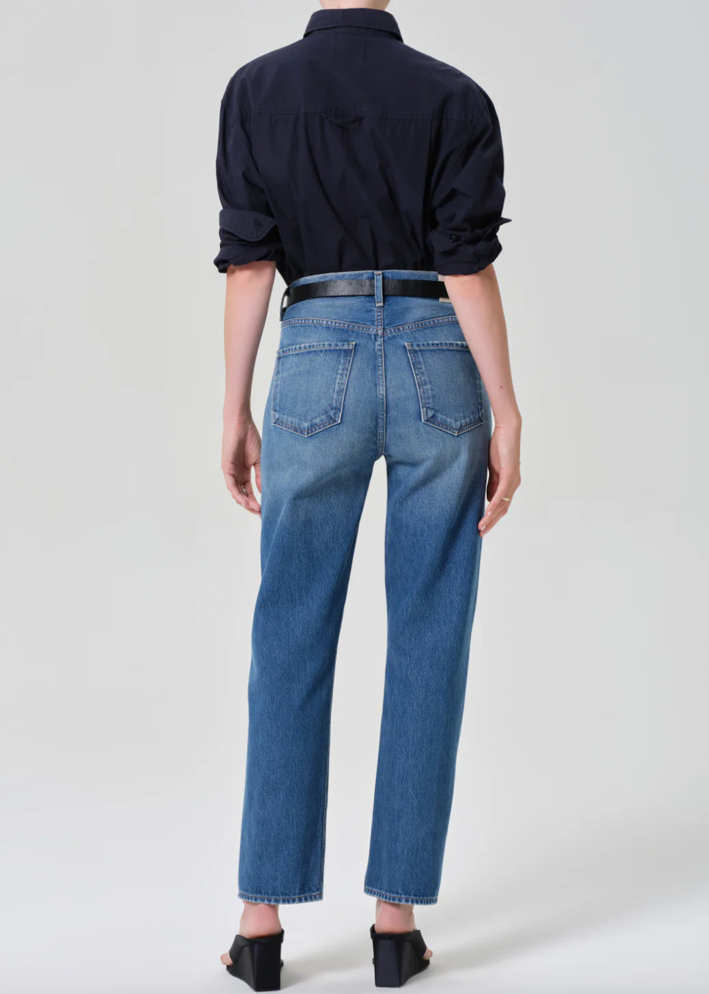 person wearing citizens of humanity denim Blaine Vintage Straight In Jonie