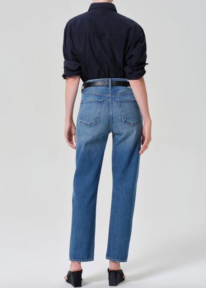 person wearing citizens of humanity denim Blaine Vintage Straight In Jonie