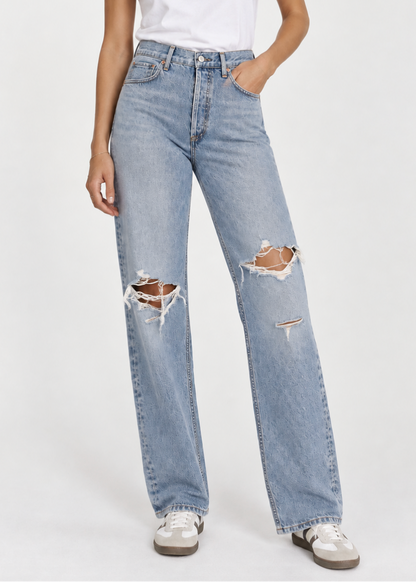 person wearing citizens of humanity womens jeans Charlotte High Rise Straight in Moondust