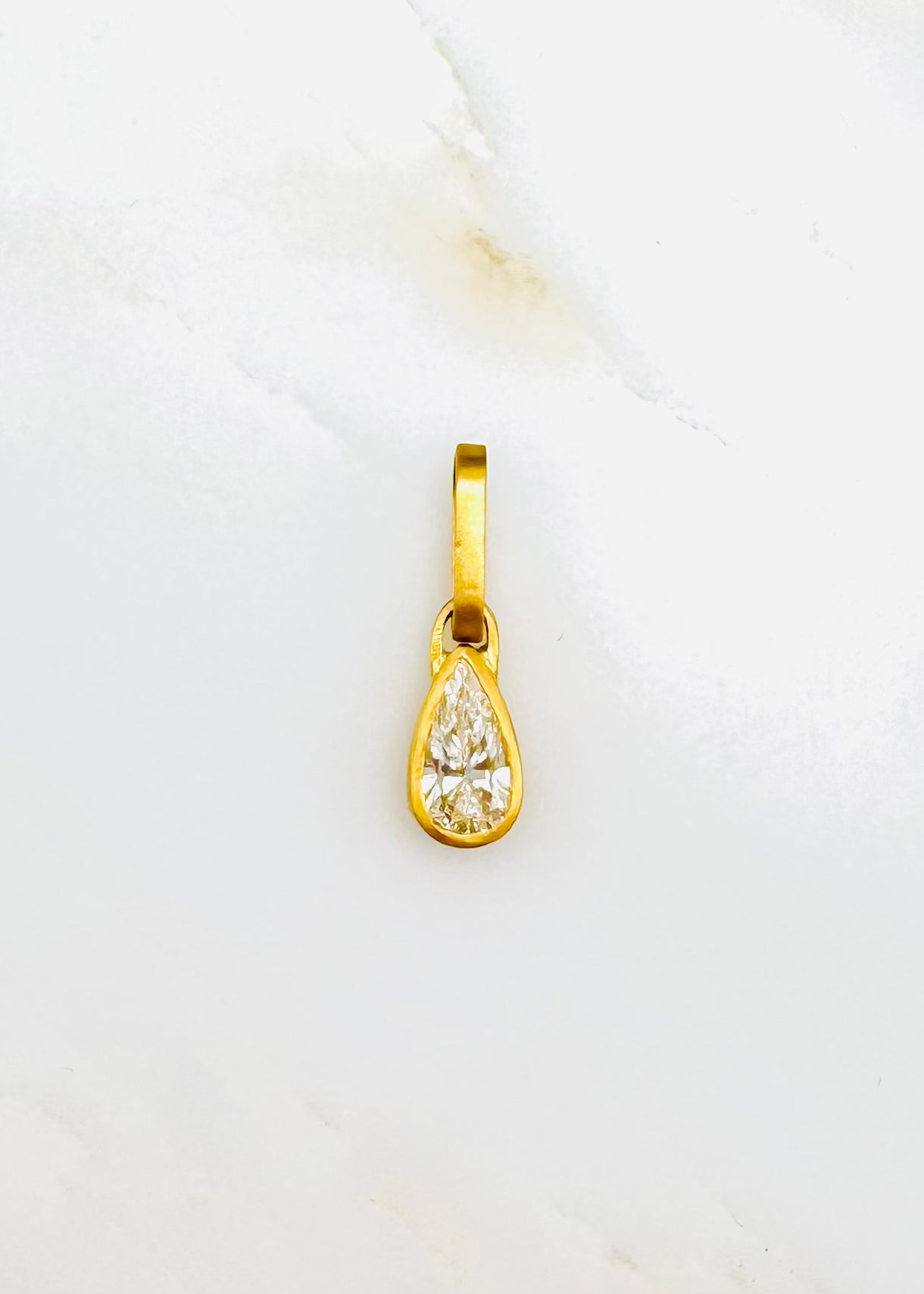 darius fine jewelry 18k yellow gold One-of-a Kind Pear Diamond Pendant