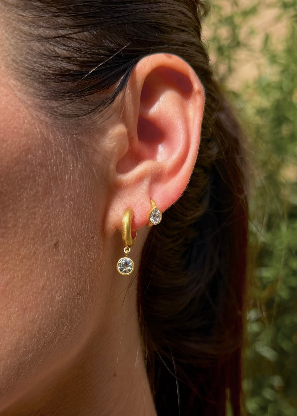 person wearing darius fine jewelry 18k yellow gold One of a Kind 6.5mm Pear Diamond Fairy Hoops