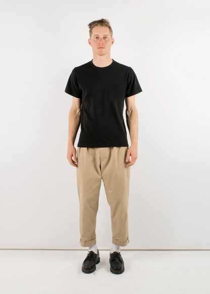 person wearing dehen 1920 mens cotton Heavy Duty Tee in Black