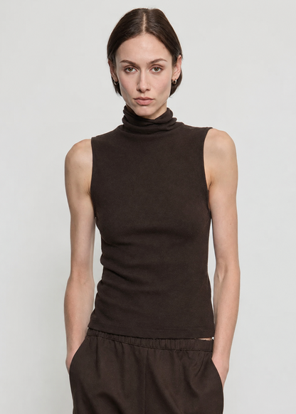 person wearing enza costa womens Cashmere Jersey Shell in Dark Brown