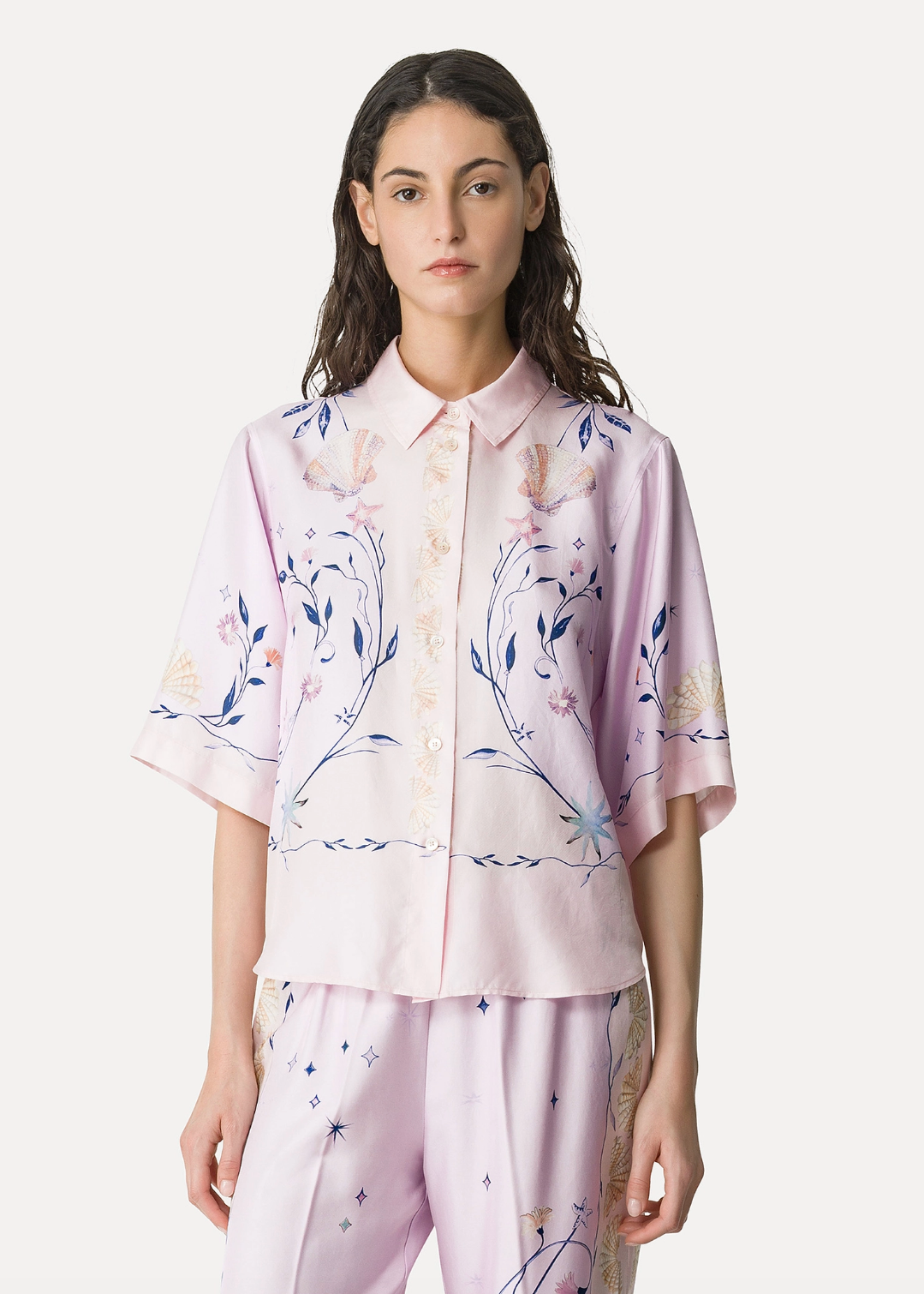 person wearing forte forte 14919 Deliverance Print Half-Sleeve Shirt