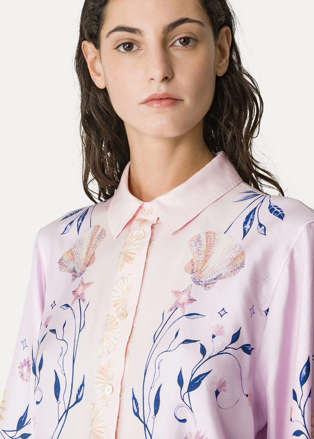 person wearing forte forte 14919 Deliverance Print Half-Sleeve Shirt