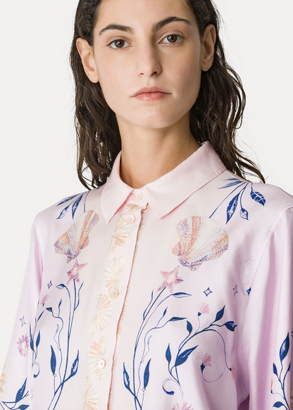 person wearing forte forte 14919 Deliverance Print Half-Sleeve Shirt