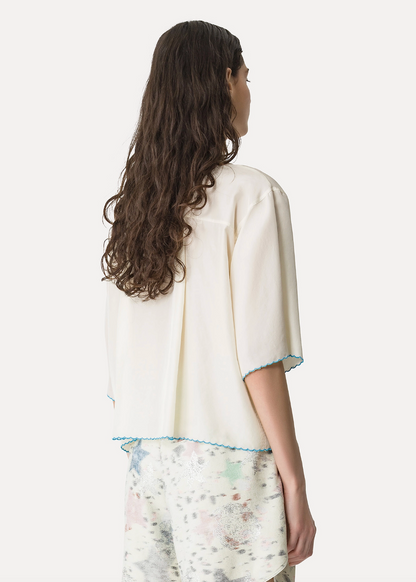 person wearing forte forte 14932 Habotai Silk Half-Sleeve Shirt