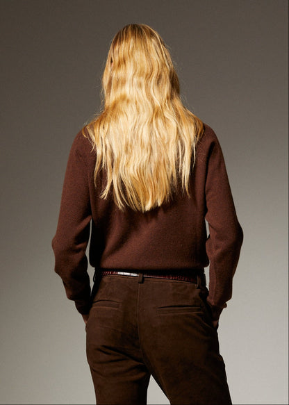 person wearing srpwmn womens Cashmere Raglan Sweater in Americano brown