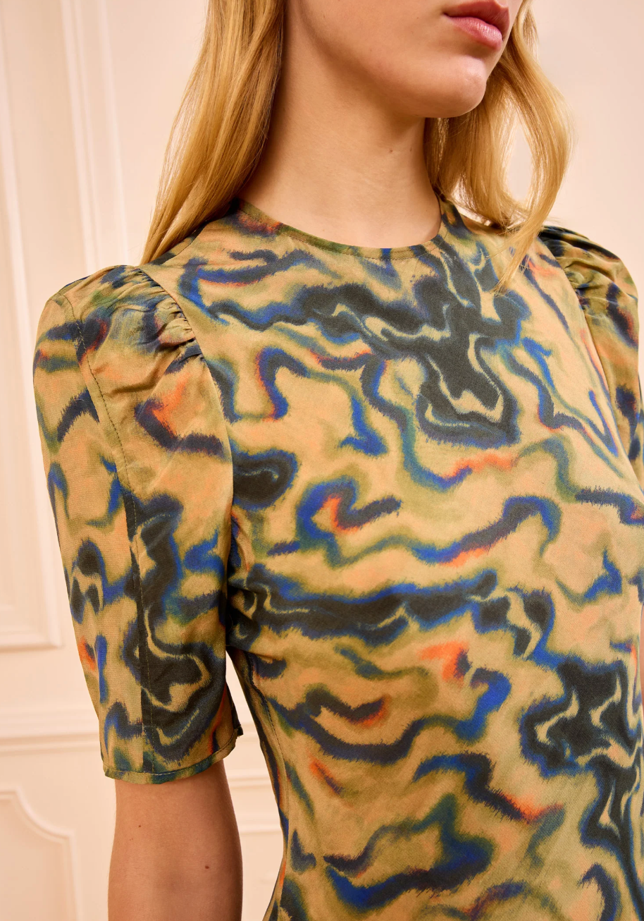 person wearing ulla johnson womens Samar Multicolored Puff Sleeve silk Midi Dress geode print