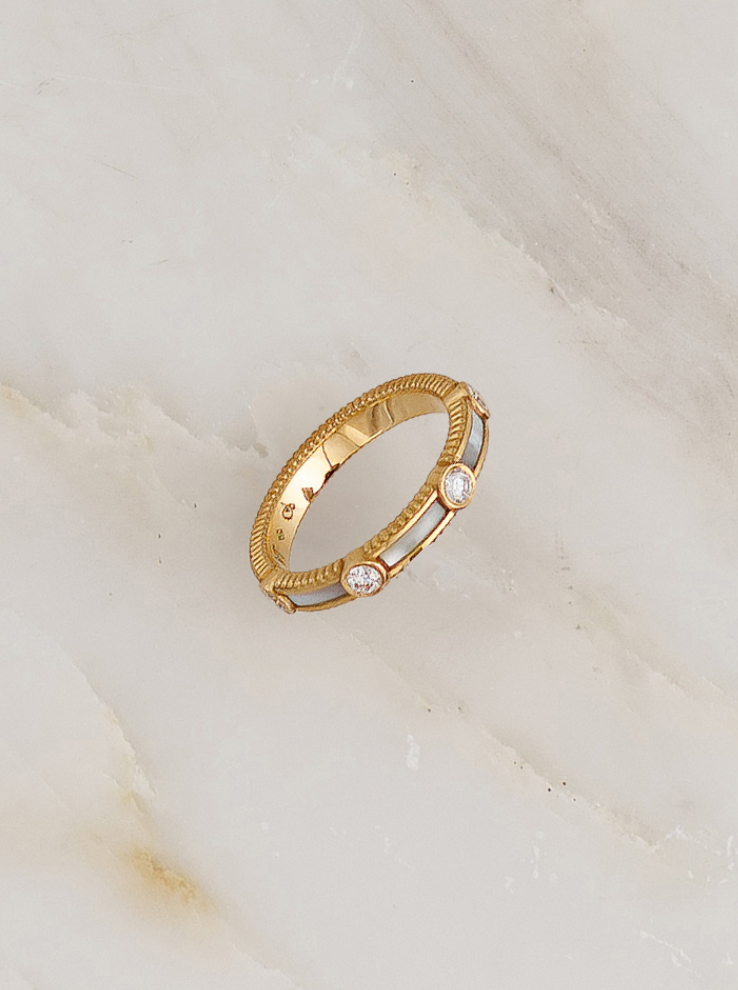 viltier fine jewelry 18k yellow gold Rayon Ring with Mother of Pearl and Diamonds