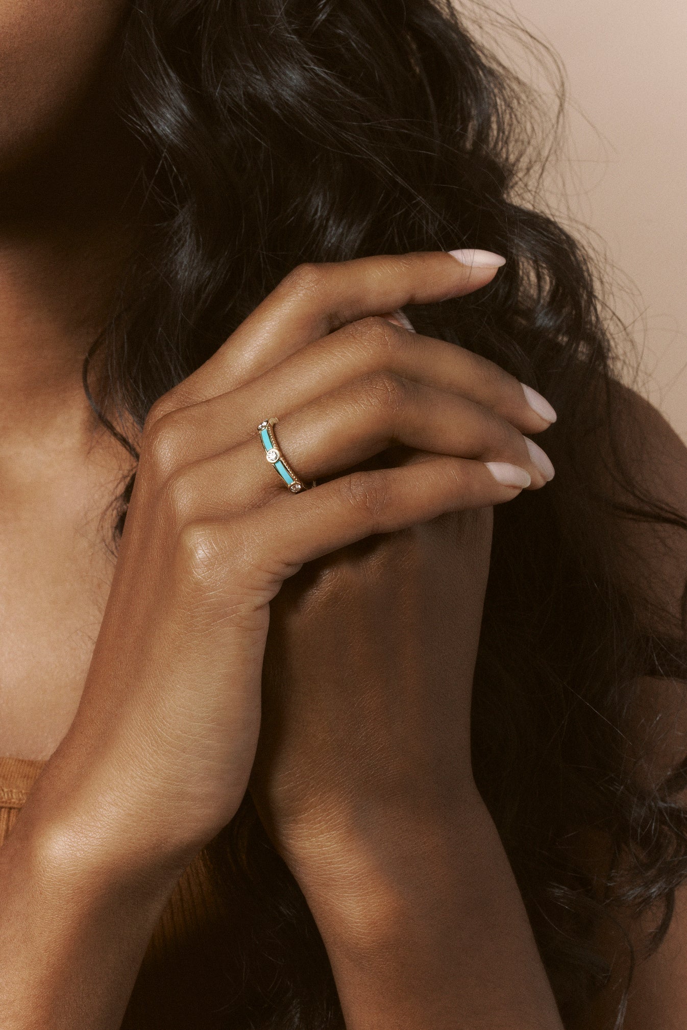 person wearing viltier fine jewelry 18k yellow gold Rayon Ring with Turquoise and Diamonds