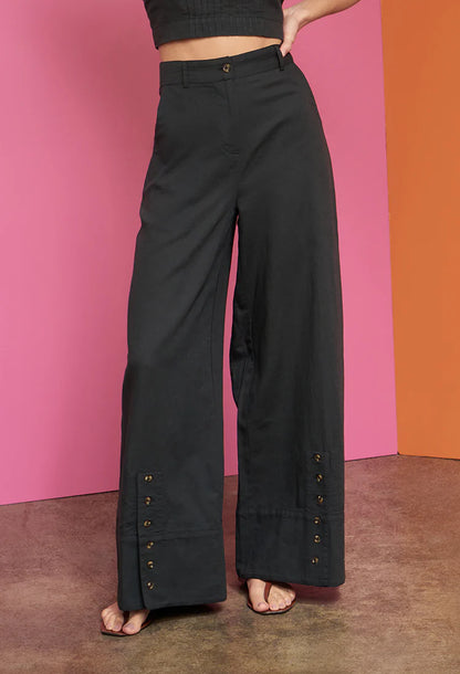 person wearing womens xirena cotton-linen Salvador Pant in Black