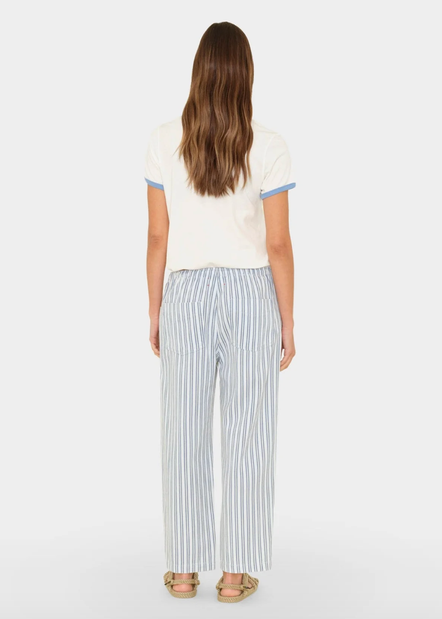 person wearnig xirena Baxter Pant in Lighthouse Stripe