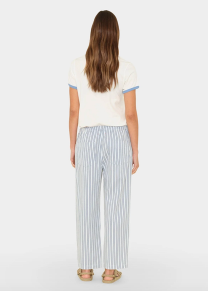 person wearnig xirena Baxter Pant in Lighthouse Stripe