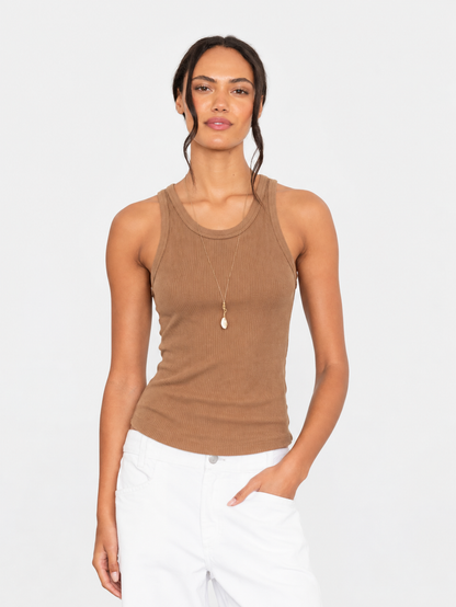Person wearing xirena womens Arynn Tank in Sand Dune