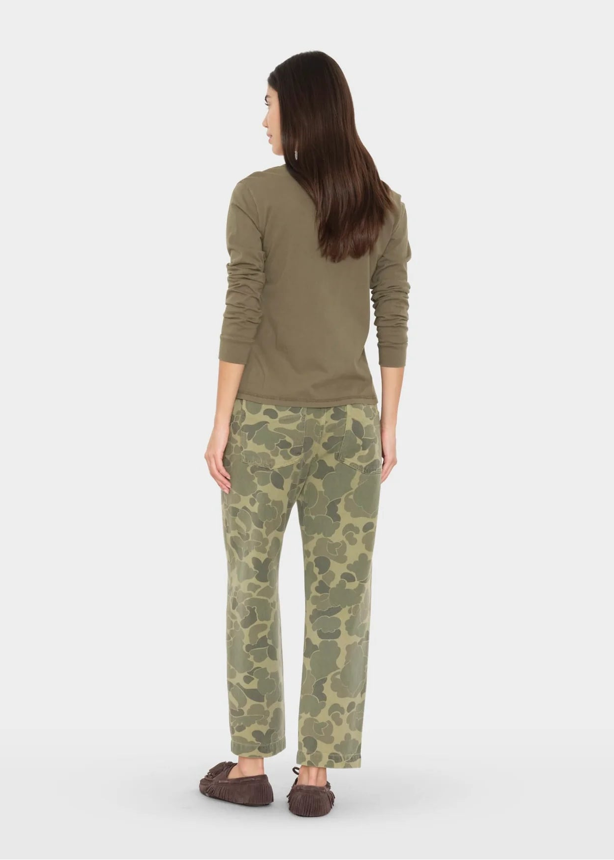 person wearing xirena womens Baxter Pant in Camo Green