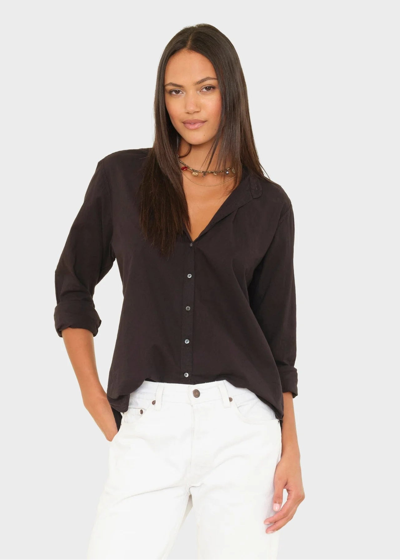 person wearing xirena womens Beau cotton poplin Shirt in Black
