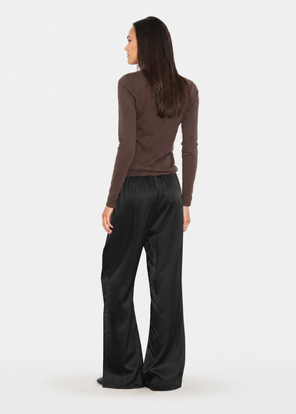 person wearing xirena womens Bella Pant in Black