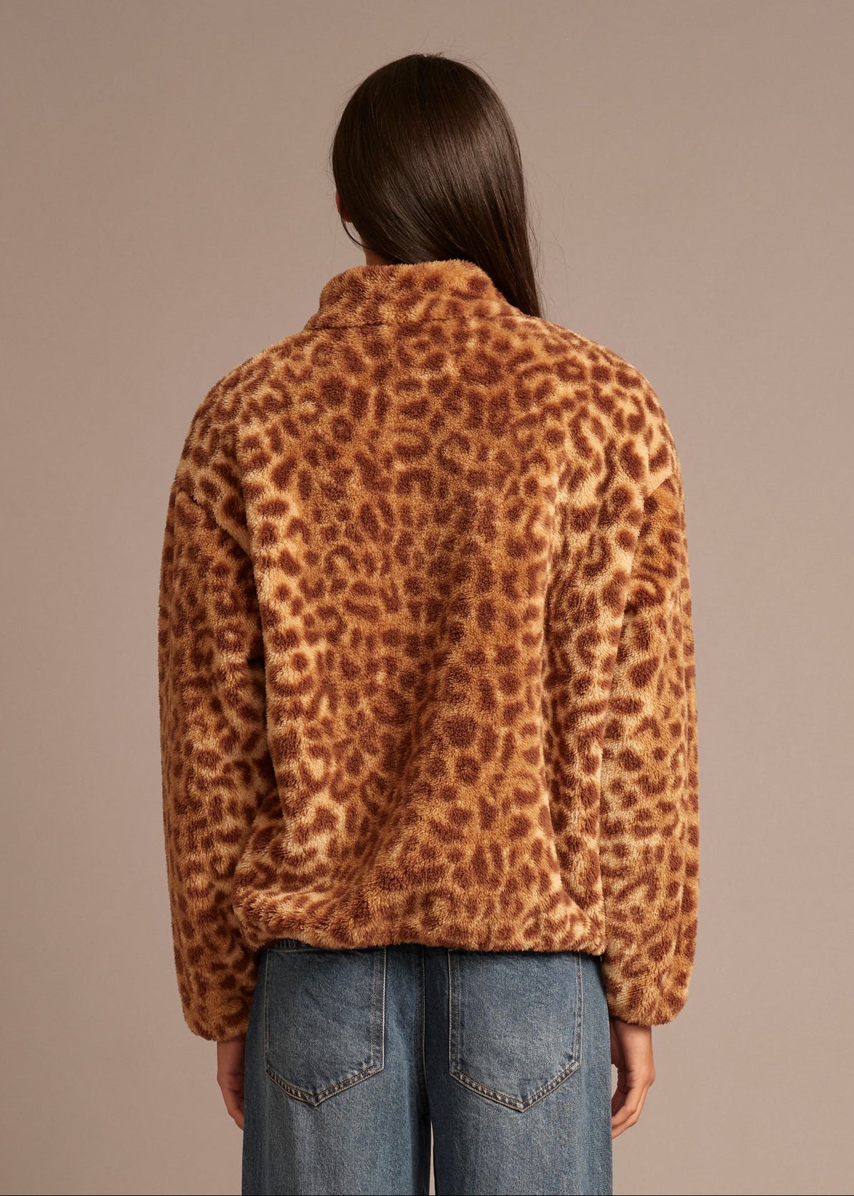 person wearing xirena womens Ridge Pullover in Cub Scout fleece