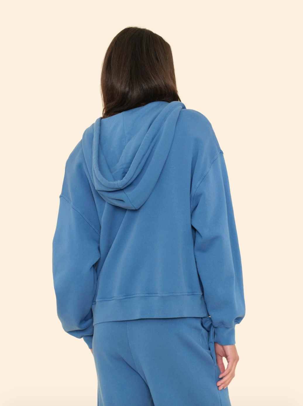 Person wearing xirena womens Smith Sweatshirt in in Storm Blue