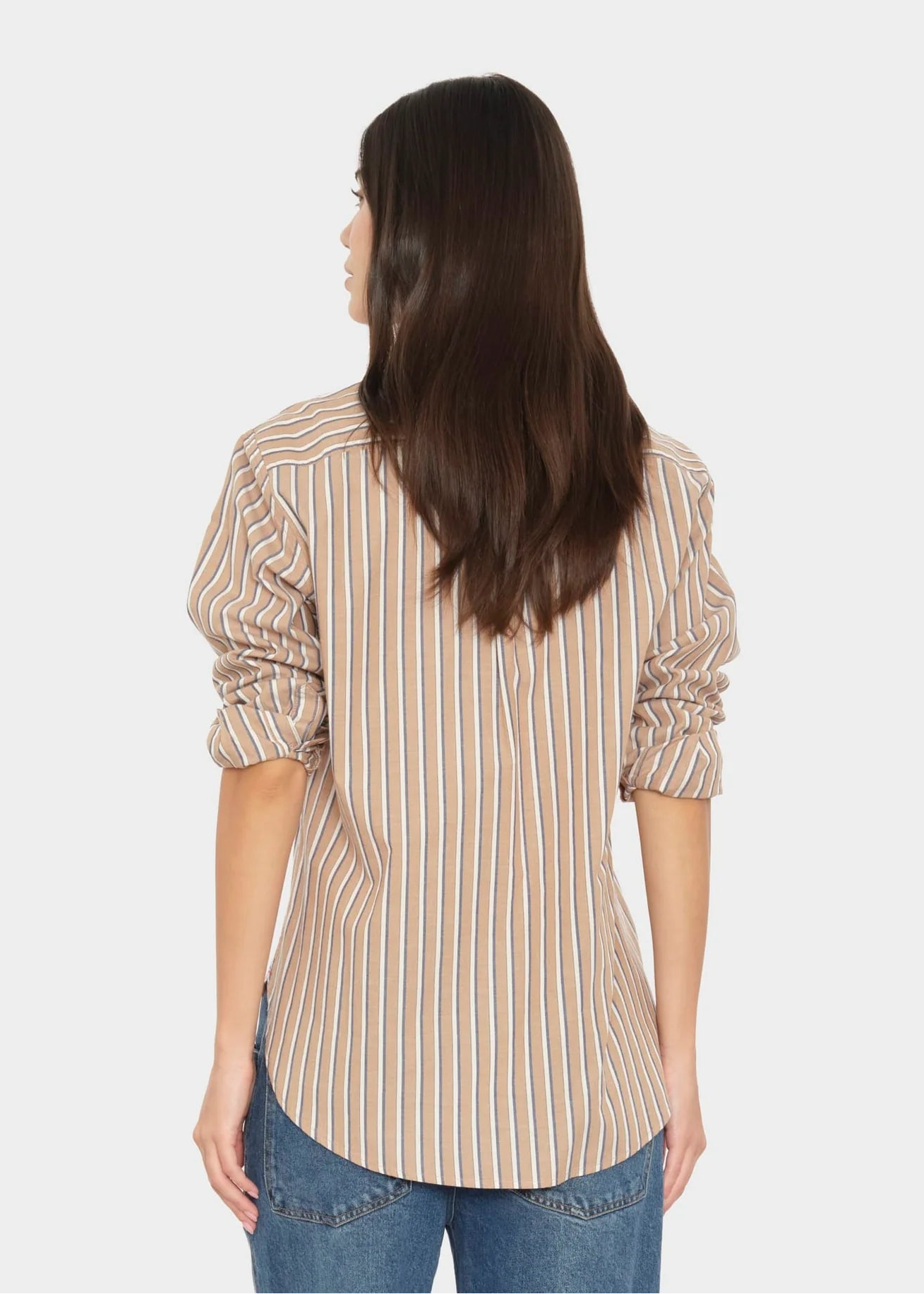 person wearing xirena womens cotton poplin Beau Shirt in Hickory Navy Stripe