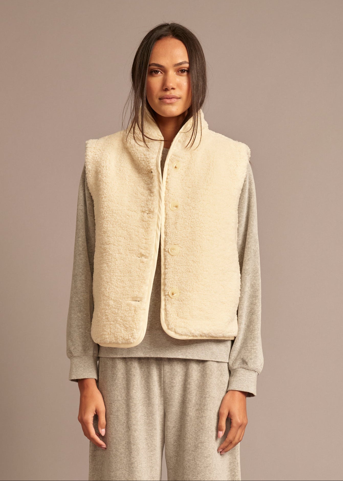 person wearing xirena womens reversible sherpa lined Kensi Vest in Cream