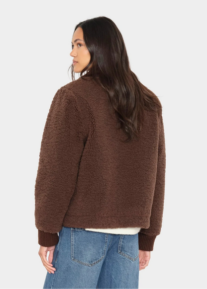 person wearing xirena womens sherpa Daltry Jacket in Chocolate Brown